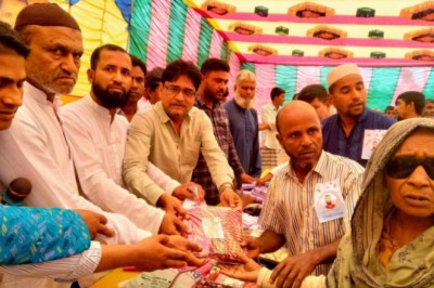 শাহজাদপুরে দুস্থের মাঝে নগদ অর্থ ও বস্ত্র বিতরণ