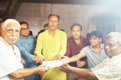 শাহজাদপুরে ৯৩ দুর্গা প্রতিমা মন্ডপে সনাতনীদের সহিত ড. এম এ মুহিত